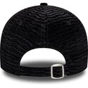 bone-curvo-preto-ajustavel-para-mulheres-com-logo-preto-9forty-velour-da-new-york-yankees-mlb-da-new-era