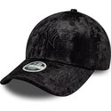 bone-curvo-preto-ajustavel-para-mulheres-com-logo-preto-9forty-pattern-velour-da-new-york-yankees-mlb-da-new-era