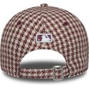 bone-curvo-grena-e-bege-ajustavel-para-mulheres-com-logo-grena-9forty-m-crown-houndstooth-da-new-york-yankees-mlb-da-new-era