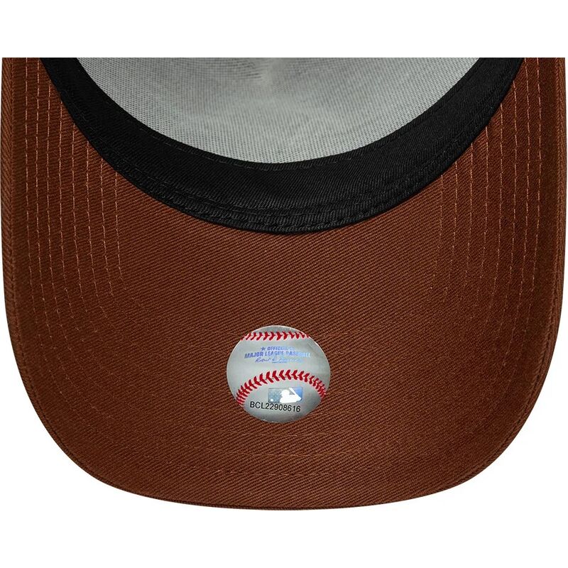 bone-trucker-castanho-com-logo-castanho-e-frame-outline-da-new-york-yankees-mlb-da-new-era