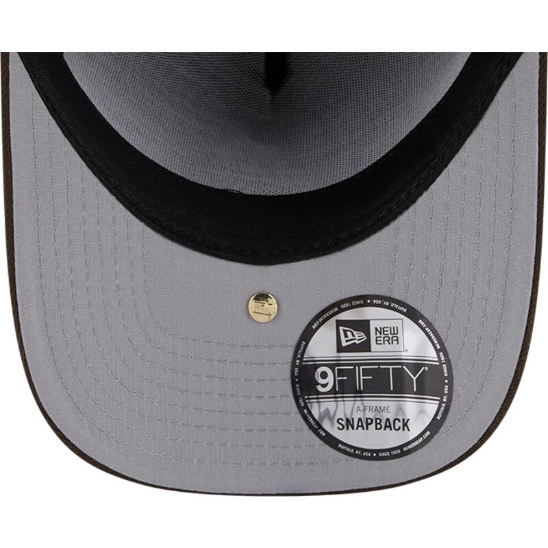 bone-curvo-castanho-snapback-9fifty-a-frame-precurved-visor-pin-da-atlanta-braves-mlb-da-new-era