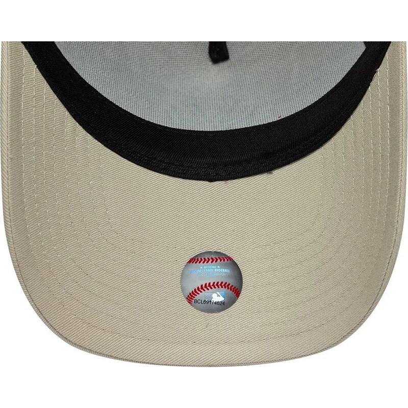 bone-trucker-bege-e-preto-com-logo-preto-a-frame-league-essential-da-new-york-yankees-mlb-da-new-era