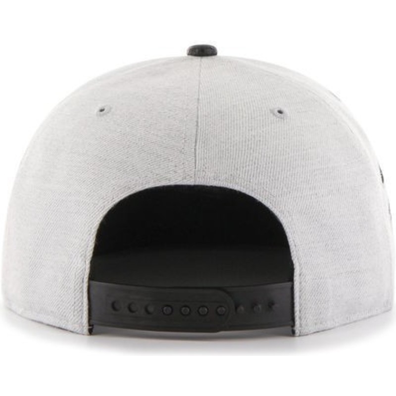 bone-plano-cinza-snapback-liso-com-logo-lateral-dos-mlb-new-york-yankees-da-47-brand